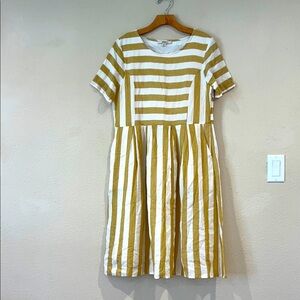 Women’s gold striped modern side zip pocket dress size Medium